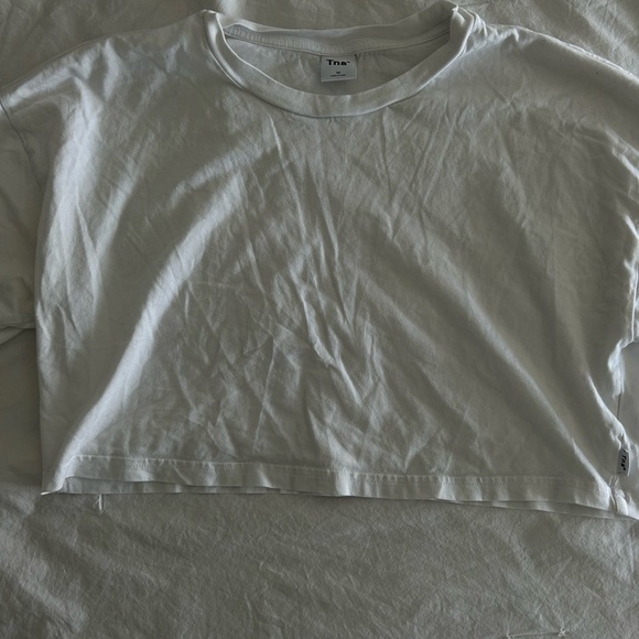 Aritzia White Cropped Boxy Tee Shirt - Picture 3 of 4